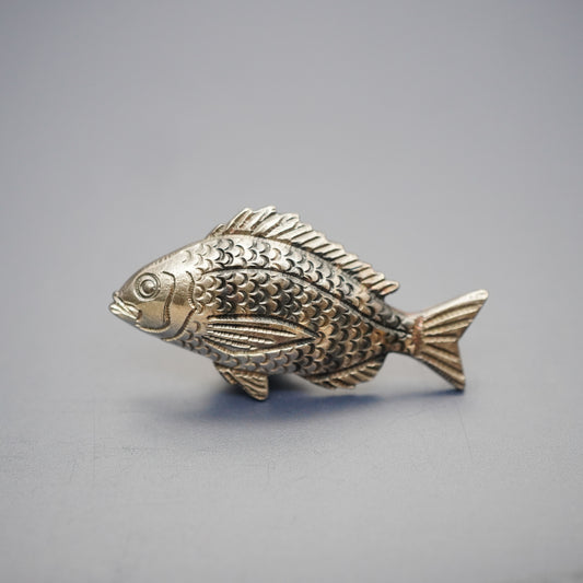 nanako Fish Pins Black Porgy